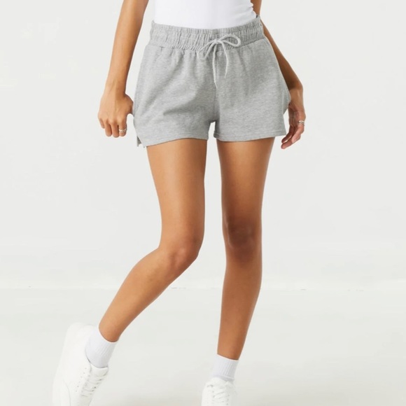 🛑SOLD🛑NWT High Rise Heather Grey Fleece Shorts Size XL - Picture 2 of 5